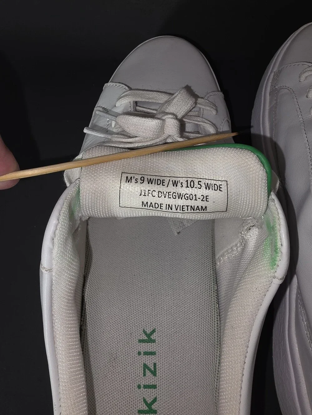 Kizik Men's White Leather Sneakers with Green Heel Tab